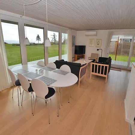 Four-bedroom Holiday With Sea View In * Hesselager