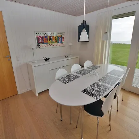 Four-bedroom Holiday With Sea View In Holiday home