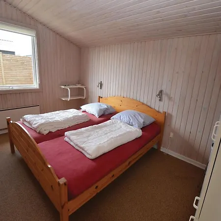 Four-bedroom Holiday With Sea View In Hesselager