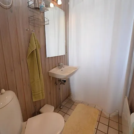 Four-bedroom Holiday With Sea View In Hesselager